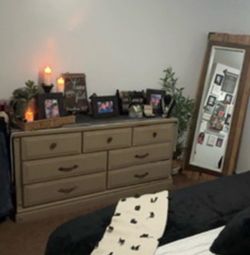 7 drawer vintage dresser good conditions