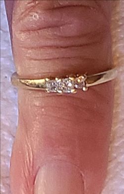 14 kt. gold and 3 diamond promise ring