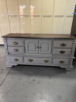 Dresser