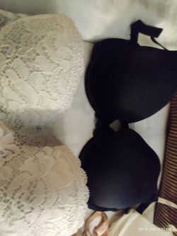 32C Bras Lot Of 4 Used In Good Condition for Sale in Clermont, GA - OfferUp