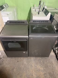 Whirlpool Washer & Gas Dryer Set