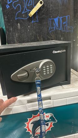 Safe box with the key(sentry safe)