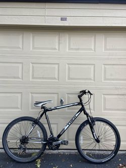 Trek 820 Mountain Bike – 21” Aluminum Frame, 26” Wheels