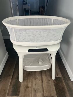 4moms mamaRoo Sleep Bassinet w/ under storage container and 4 sheets