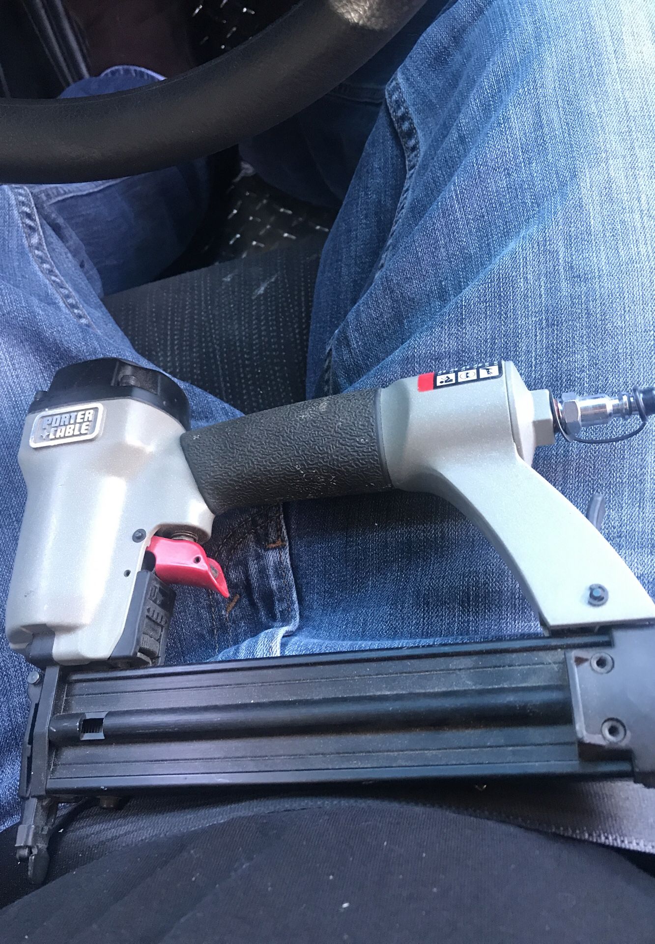 Air nail gun