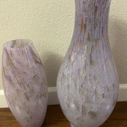 Decorative vases light purple with a hint of gold and gray.