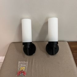 New Black And White Set Of 2 Wall Lamps  Whit Lightbulbs ( Hardwired) 