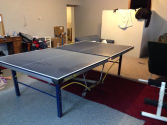 rectangular black and white tennis table