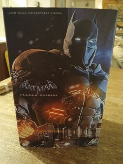 Batman XE Hot Toys Figure