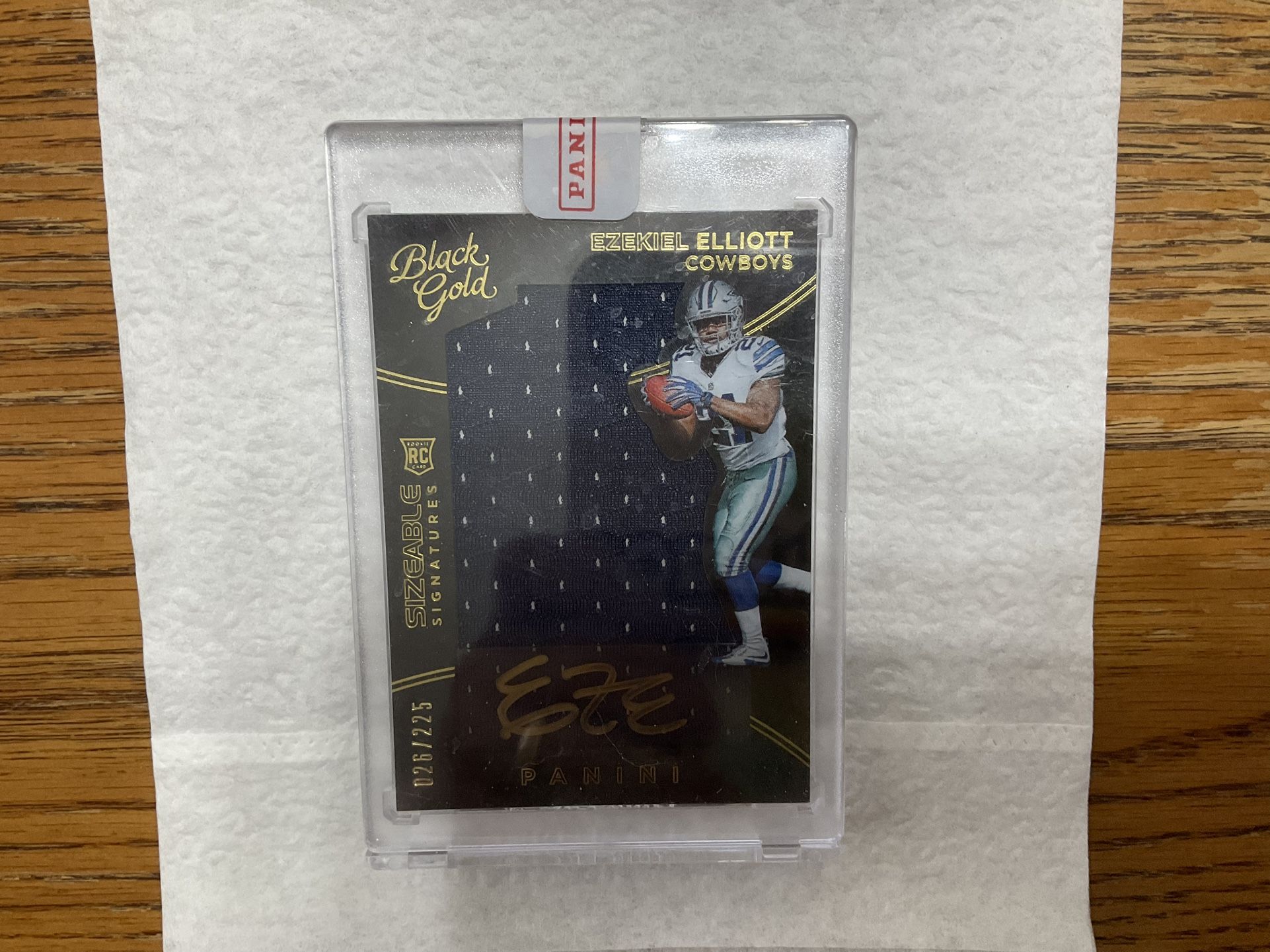 Ezekiel Elliott Rookie / Patch / Auto #d 225