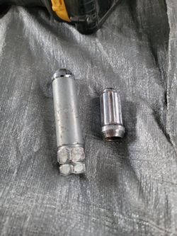 Locking Lug Nutts