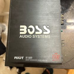 Boss 1100W Amp
