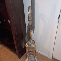 Shark Navigator Liftaway Deluxe Vacuum