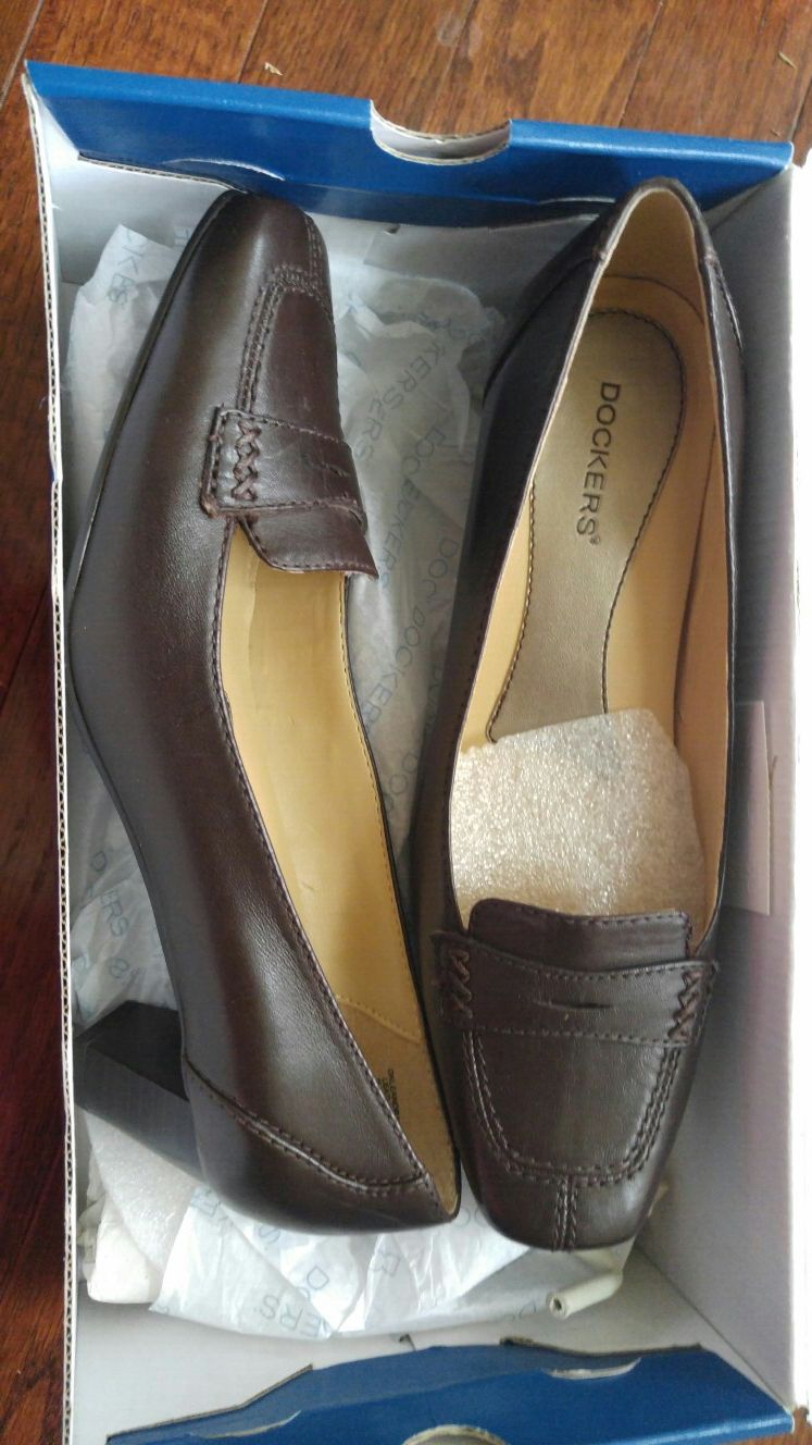 Brand new Dockers womens leather shoes