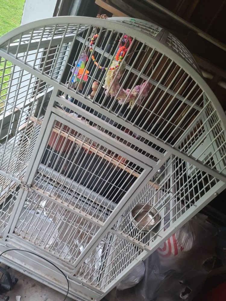 Huge and great condition parrot cage