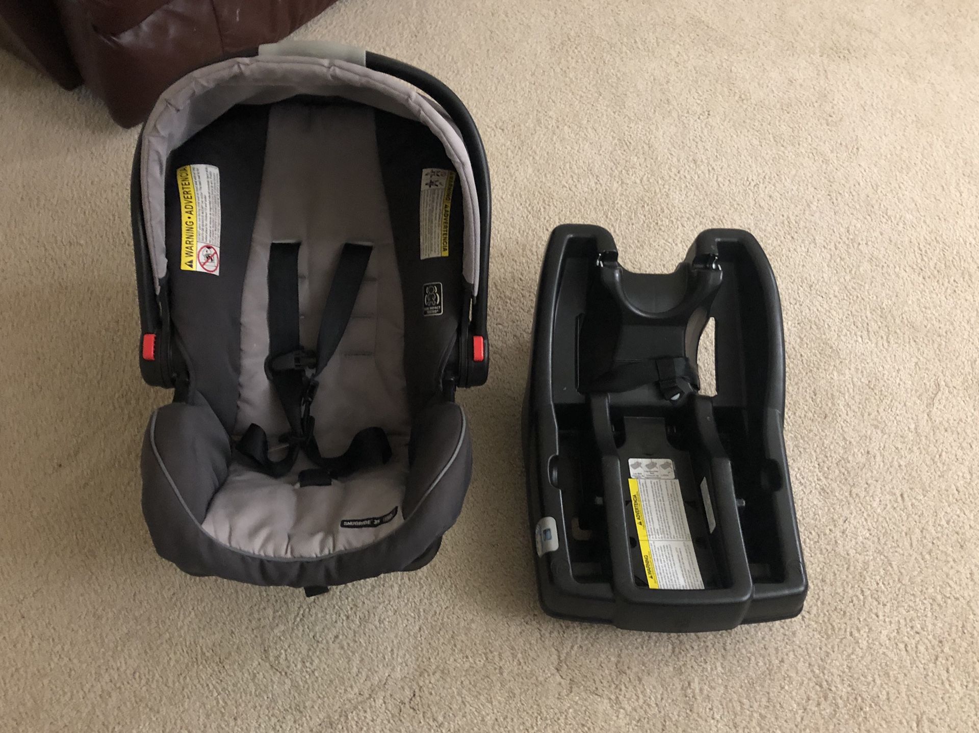Graco Baby car seat and base
