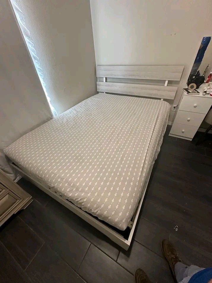 Excellent Quality Wooden Bed