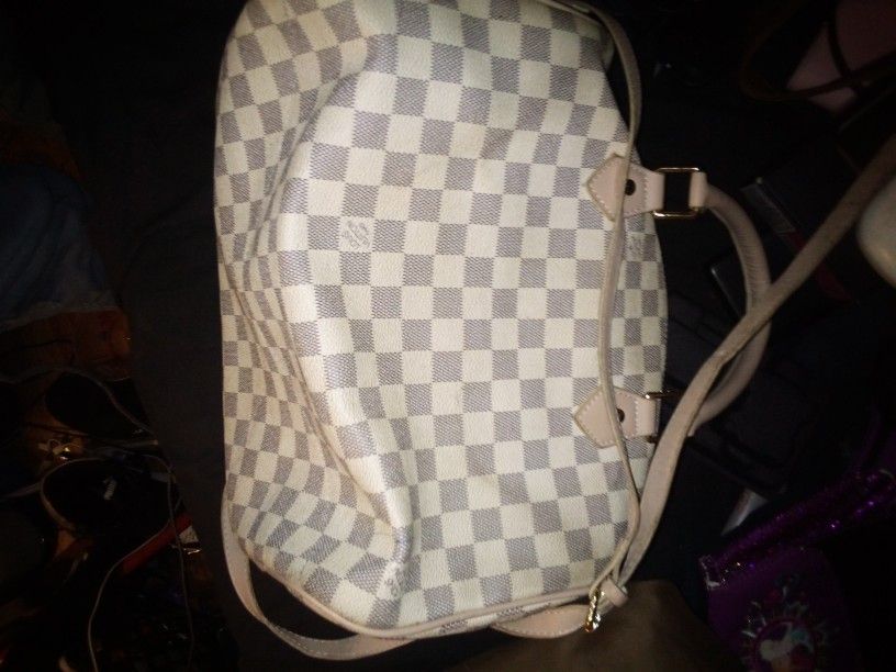 Lv White Pures