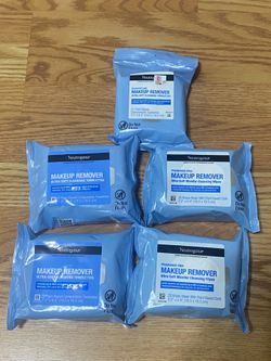 5 Neuteogena Makeup Remover Wipes