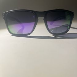 Oakley Holbrook OO9102 Men's Square Sunglasses - Purple Lens