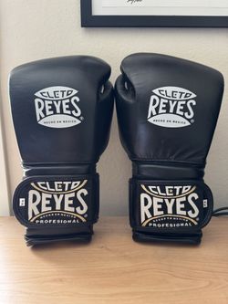 Cleto Reyes profesional boxing  14oz gloves