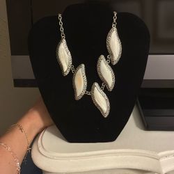 Unique Pearl Necklace 