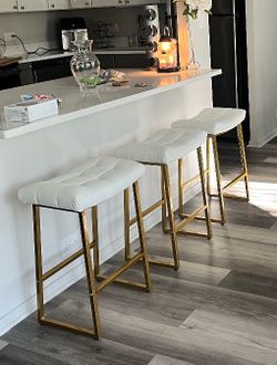 3 Bar Stools