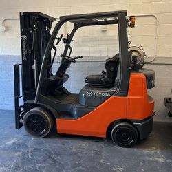 Forklift Toyota 8FGCU25  Triple Tower Side Shift Positioner