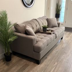 Grey Couch (FREE Delivery!🚚)