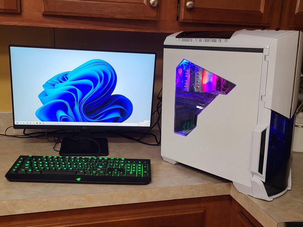 Gaming computer 100hz gaming monitor and mechanical gaming rgb keyboard