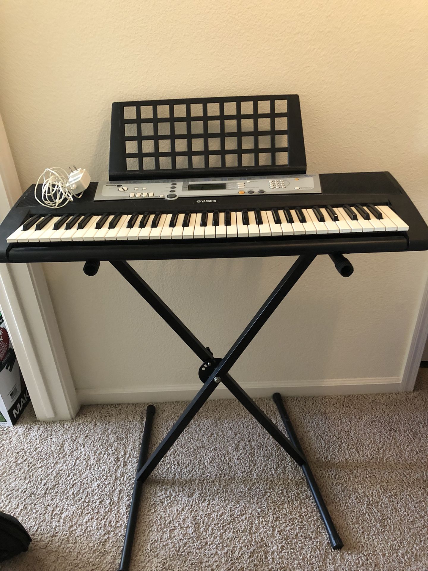 Yamaha keyboard with Stand