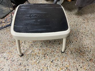 Metal Step Stool 10.5” H Strong & Sturdy taburete escalón fuerte y robusto