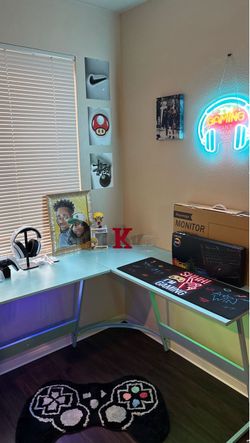 Gaming desk with Pc and keyboard and Gaming Chair