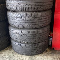 225/55R18 Marca Falken Usada En Perfectas Condiciónes De Vida