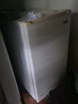 Mini refrigerator