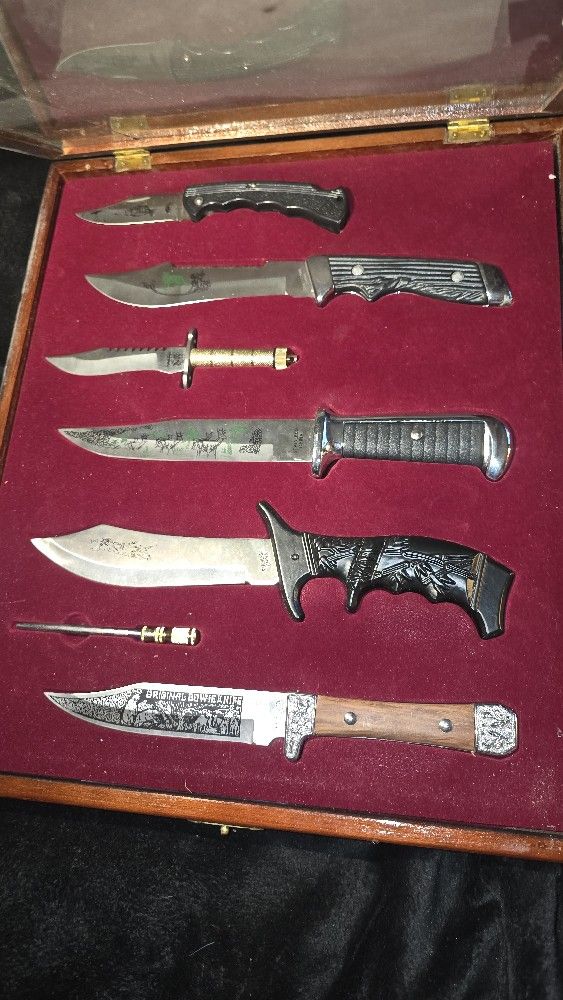 6 PIECE BOWIE KNIFE SET WITH SHARPENER & DISPLAY CASE