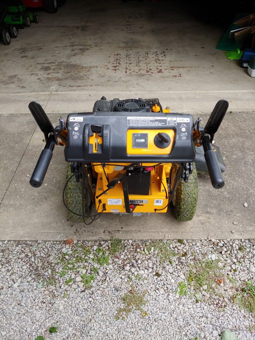 Cub cadet 33 inch self propelled lawn mower for Sale in LaGrange, OH