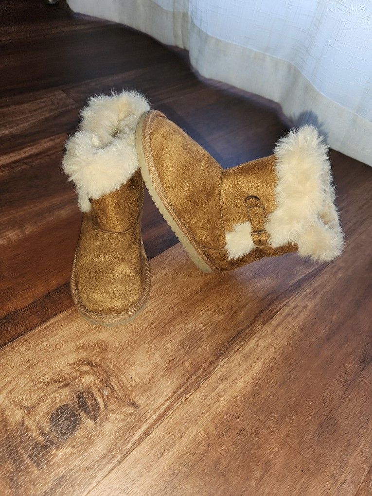 NEW Nutchester FUR Boots