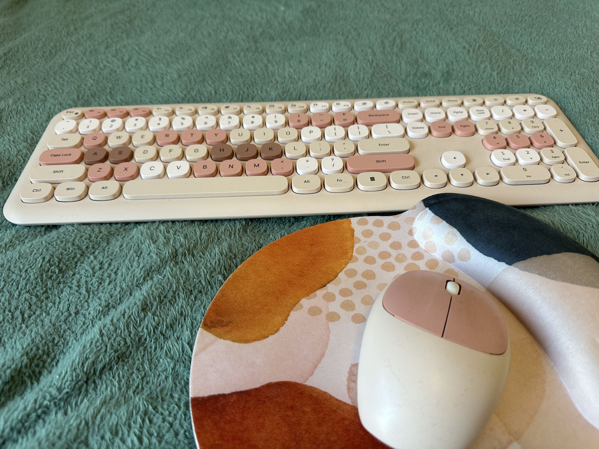 Wireless Vintage Style Keyboard w/ Mouse and Mousepad