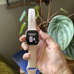 SE 2nd gen 40mm Apple Watch