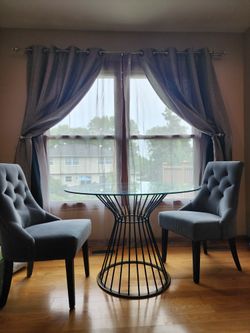 WEST ELM Beautiful Coffee Table Or Dining Table With 2 Chairs