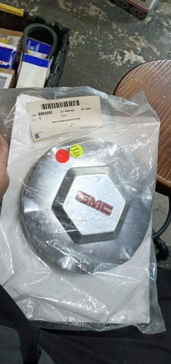 Fits 2003-07 GMC ENVOY 17in Center Cap Silver OEM: