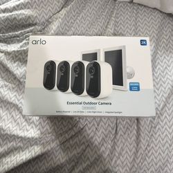 Arlo Essential Outdoor Camera 2nd Gen 4 Cameras 2 Solar Panels