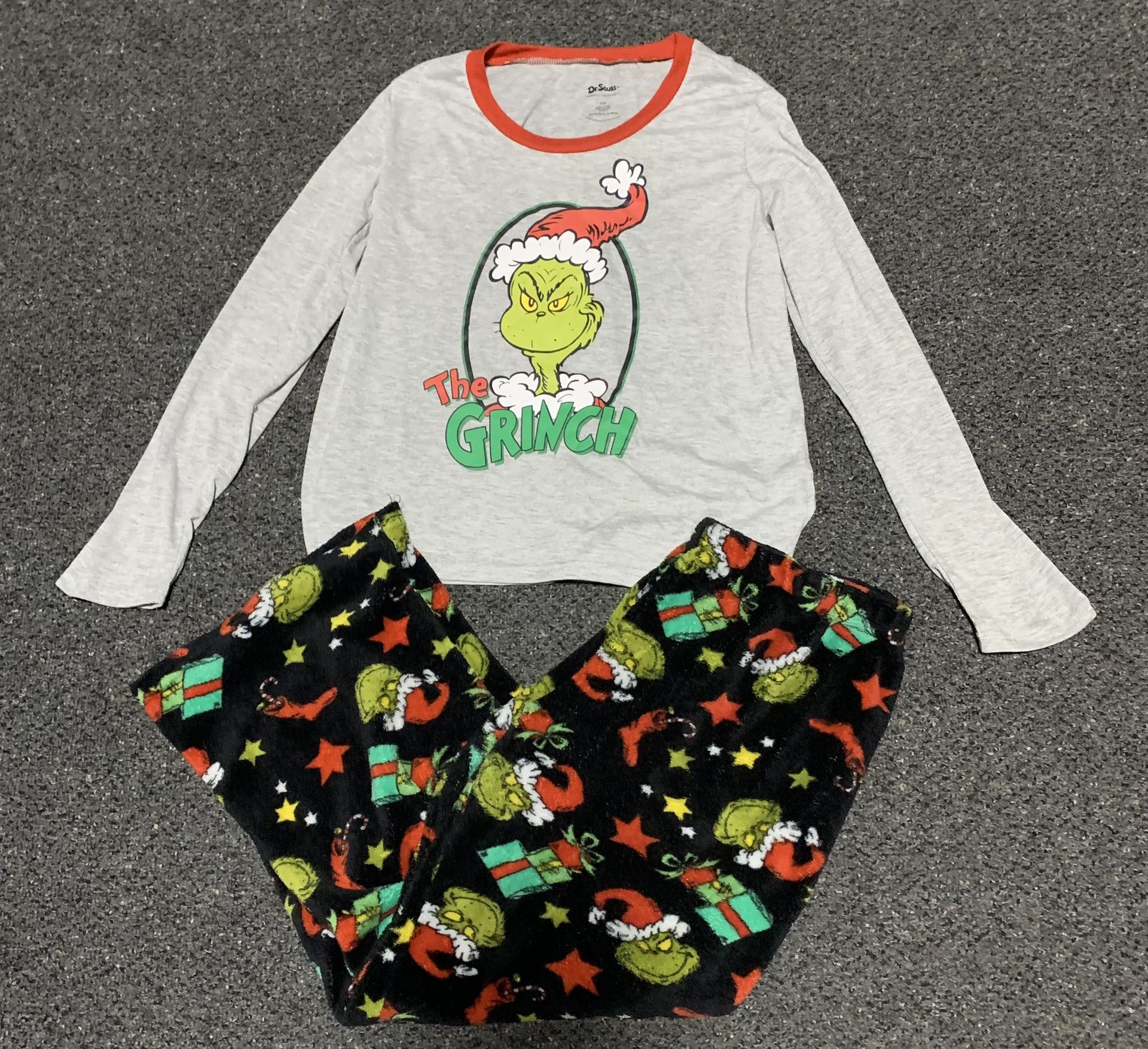 The Grinch adult women or size size large Or XL Christmas pajama set - fleece pants - worn once like new 