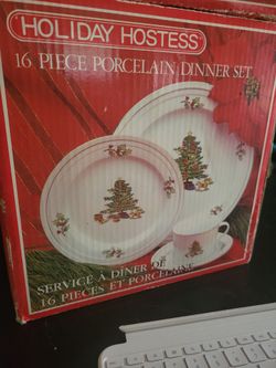 Tienshan Holiday Hostess 16 Piece Porcelain Dinner Set
