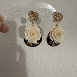 Trifari women’s vintage black rose Earrings