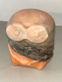 Minion Agate Stone size 3.5’ crystal carving