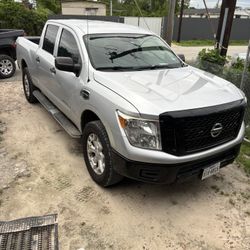 2017 Nissan Titan