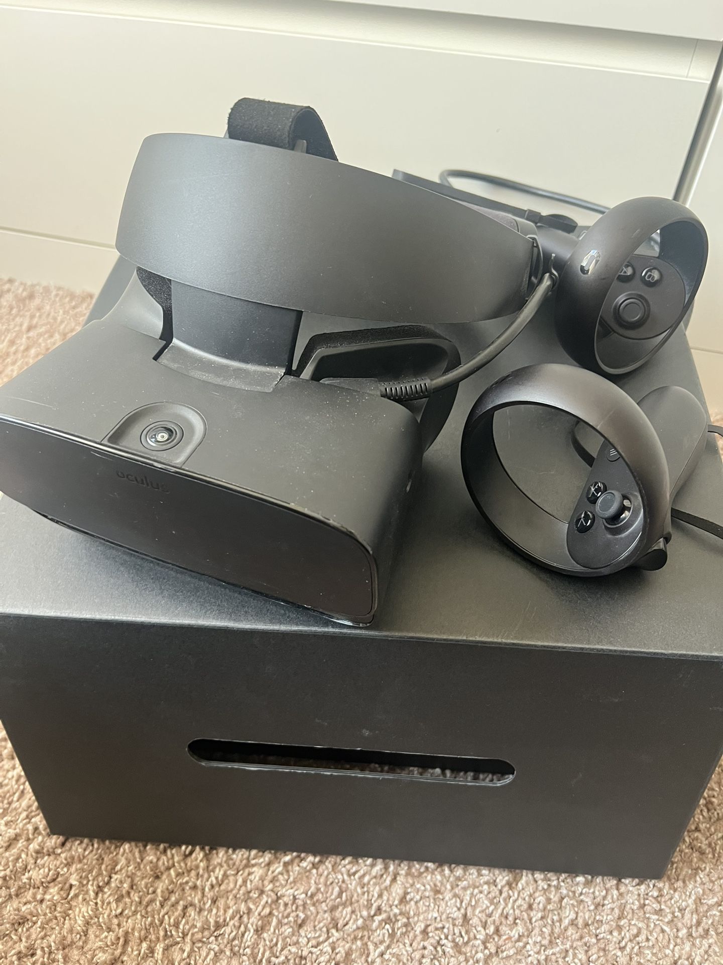 Oculus VR Headset with Controllers