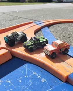 (Lot Of 3) Assorted Zuru Metal Machines/Rally Baja Crawler/Ford Bronco/ Die-Cast. Based on the visual evidence, these toy trucks are in used, played-w